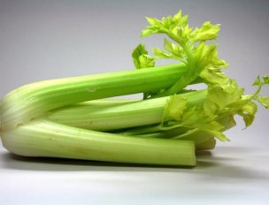 Рецепты простых салатов из корней и стеблей сельдерея