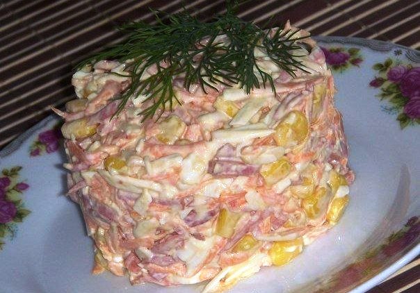салат с колбасным сыром
