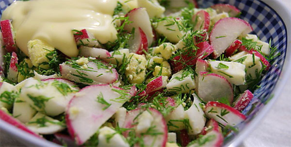 Салат из редиса с яйцами