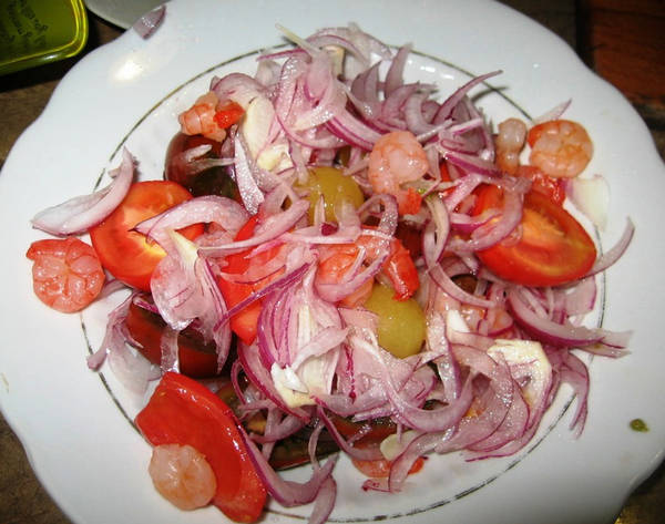 Помидоры_лук_креветки_фото_рецепт_салата_Pomidory_luk_krevetki_foto_recept_salata Помидоры_лук_креветки_фото_рецепт_салата_Pomidory_luk_krevetki_foto_recept_salata
