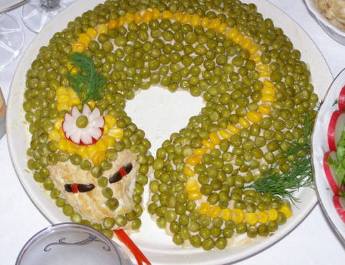 ���������_������_��������_���������_Ukrashenie_salata_goroshkom_kukuruzoj