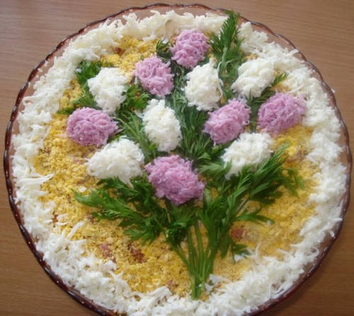 ���������_������_������_�_���������_Ukrashenie_salata_jajcami_i_petrushkoj