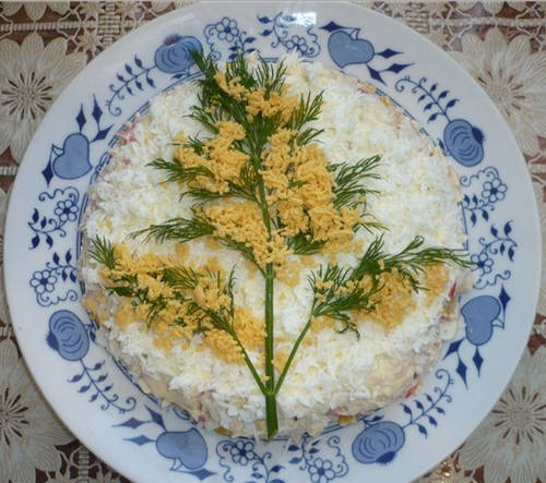 ���������_������_������_�_�������_Ukrashenie_salata_jajcami_i_ukropom