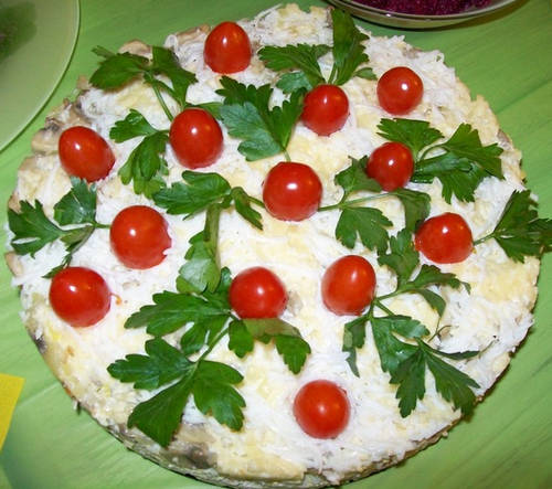 ���������_������_����������_Ukrashenie_salata_pomidorami