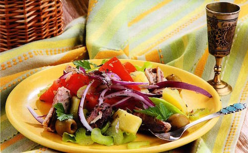 Салат из скумбрии, картофеля и сельдерея – кулинарный рецепт
