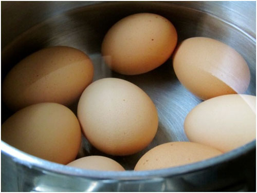 Шаг 1: Отвариваем яйца