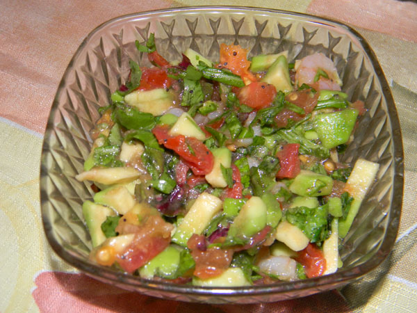 Первый вариант салата с авокадо