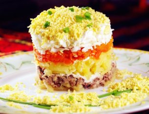 Варианты блюд на основе знаменитого салата мимоза с сыром