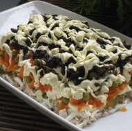 Салат «Прага» с курицей и черносливом — лучшие рецепты, оригинальные варианты!