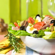 Вкусные рецепты салатов с консервированным тунцом