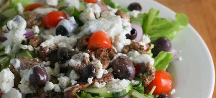 Готовим греческий салат с курицей и бараниной