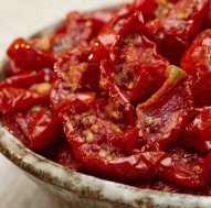 Салат из вывяленных помидоров и рисом для приготовления дома
