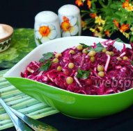 Салат с сухариками: новые рецепты интересных закусок