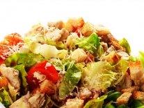 Готовим салат с курицей и сухариками: простой пошаговый рецепт с фотографиями