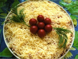 Салат с сыром – быстрое решение для повседневного и праздничного стола