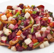 Салаты с маринованными грибами считаются самыми полезными и вкусными