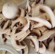 Три самый вкусных простых в приготволении салата с жареными грибами