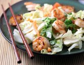 Очень вкусные рецепты салатов из пекинской капусты, креветок и курицы