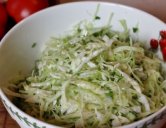 Потрясающе вкусные и простые салаты из белокочанной капусты
