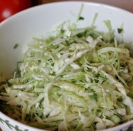 Потрясающе вкусные и простые салаты из белокочанной капусты