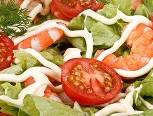 Салат с креветками и помидорами — блюда для праздничных и будних дней