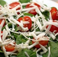 Салат со шпинатом – отличный вариант для вашей семьи! Наслаждайтесь!