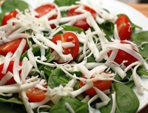 Салат со шпинатом – отличный вариант для вашей семьи! Наслаждайтесь!
