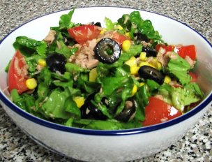 Простой рецепт салата из тунца – находка для хозяйки! Наслаждайтесь прекрасным вкусом!