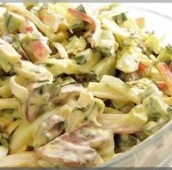 Салаты с шампиньонами легки и полезны из-за высокого содержания белка