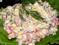 Крабовый салат с огурцом и другими вкусными сочетаниями продуктов