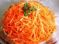 Салат из моркови в сладких и соленых рецептах с разными заправками