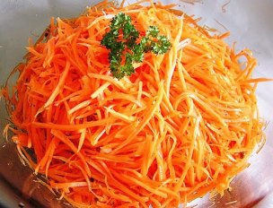 Салат из моркови в сладких и соленых рецептах с разными заправками