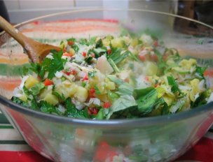 Рецепты легких в приготовлении салатов с копченой рыбой