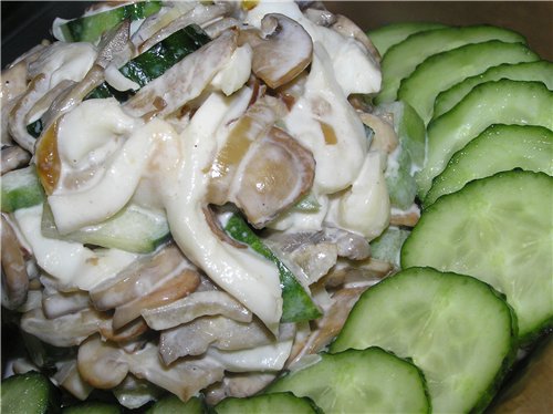 Салат с грибами и кальмарами
