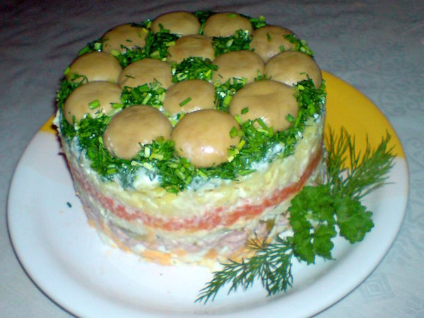 салат с мясом и грибами
