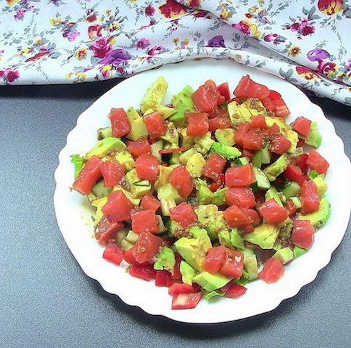 Легкий салатик с овощами и рыбкой